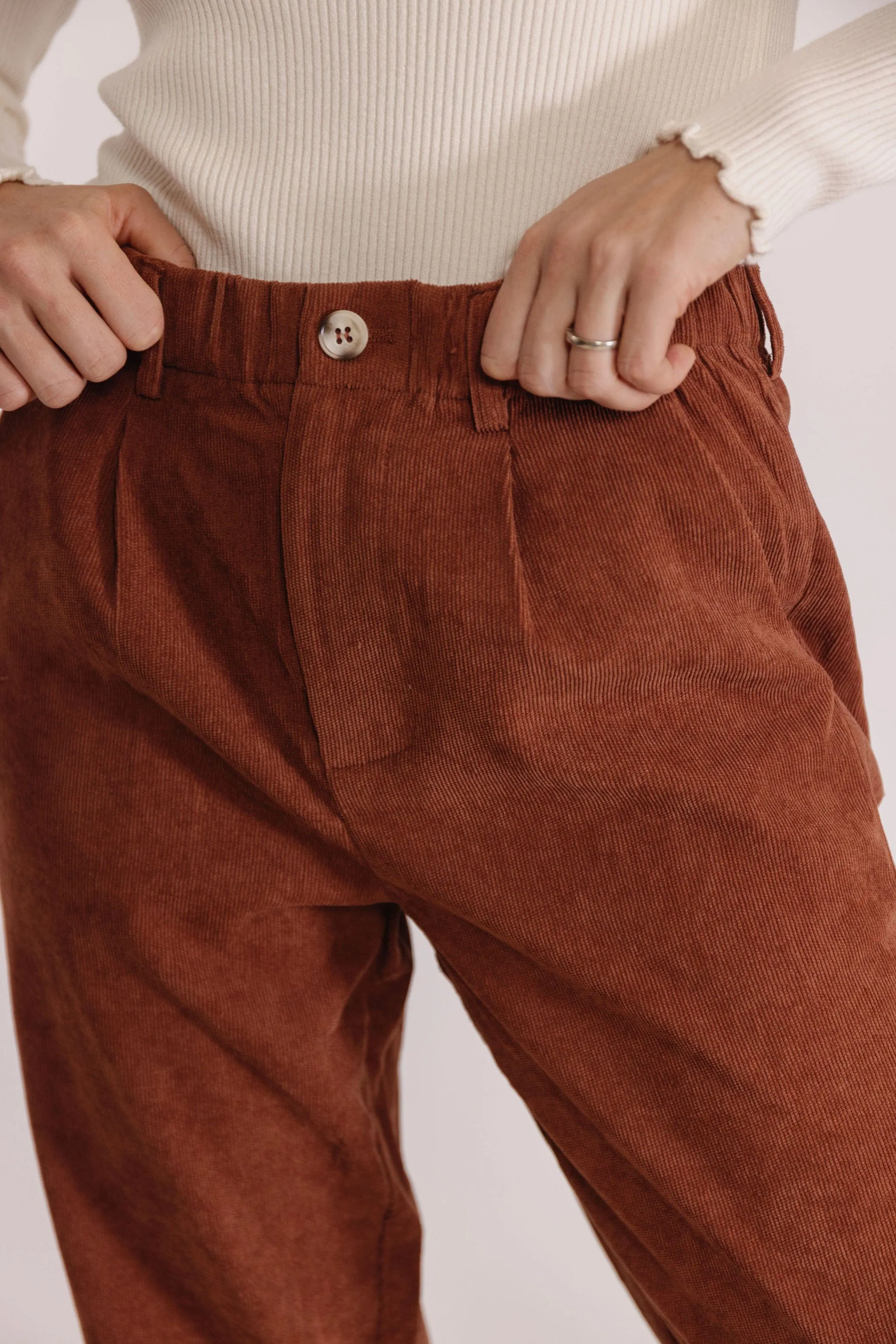 Easy Weekend Corduroy Pant in Burl Wood