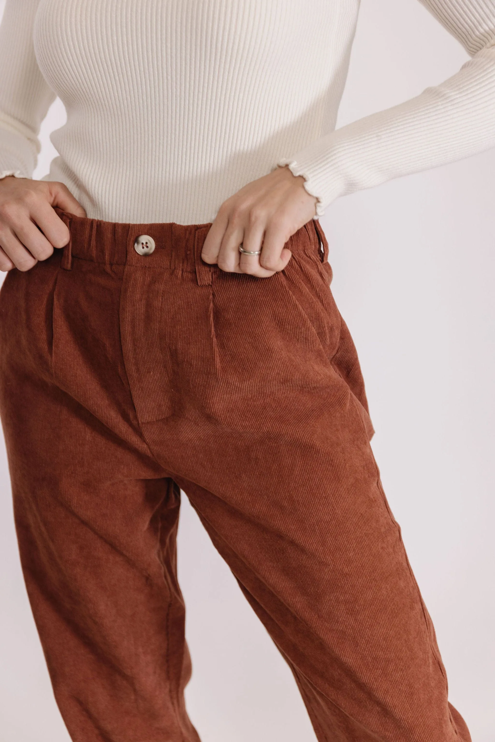 Easy Weekend Corduroy Pant in Burl Wood