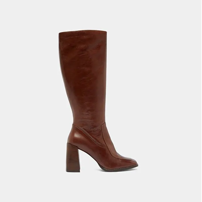 High boots with square toes in brown leather