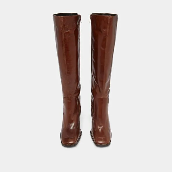 High boots with square toes in brown leather