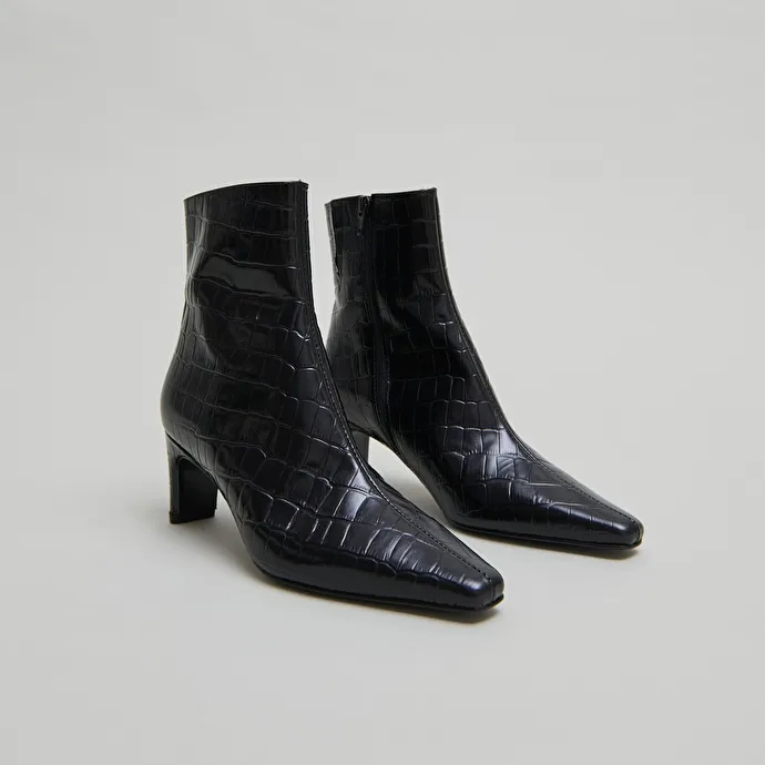 Pointed-toe ankle boots in black reptile leather