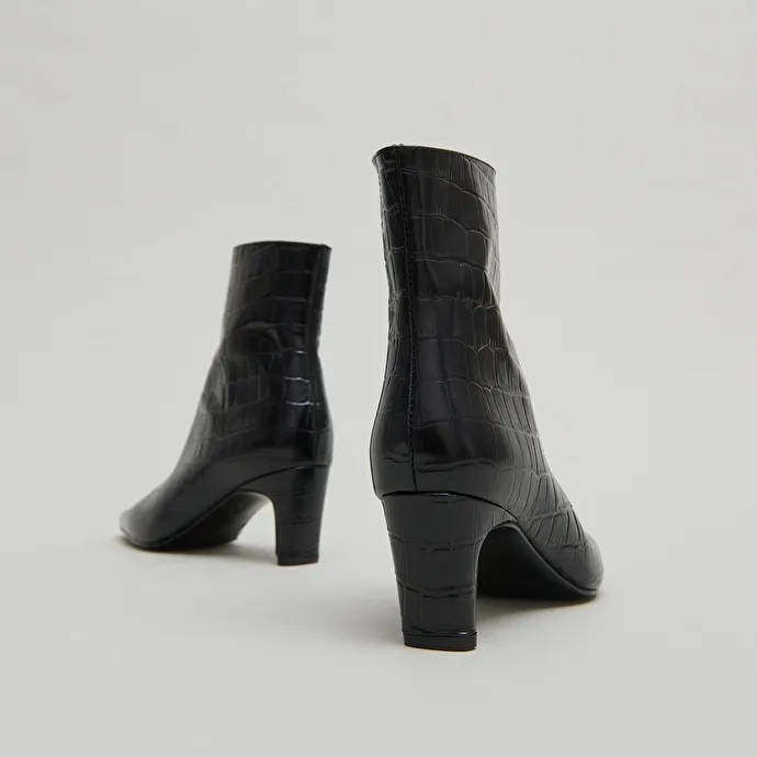 Pointed-toe ankle boots in black reptile leather