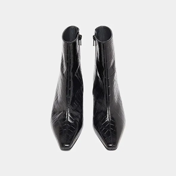 Pointed-toe ankle boots in black reptile leather