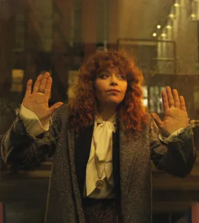 Russian Doll S02 Natasha Lyonne Grey Coat